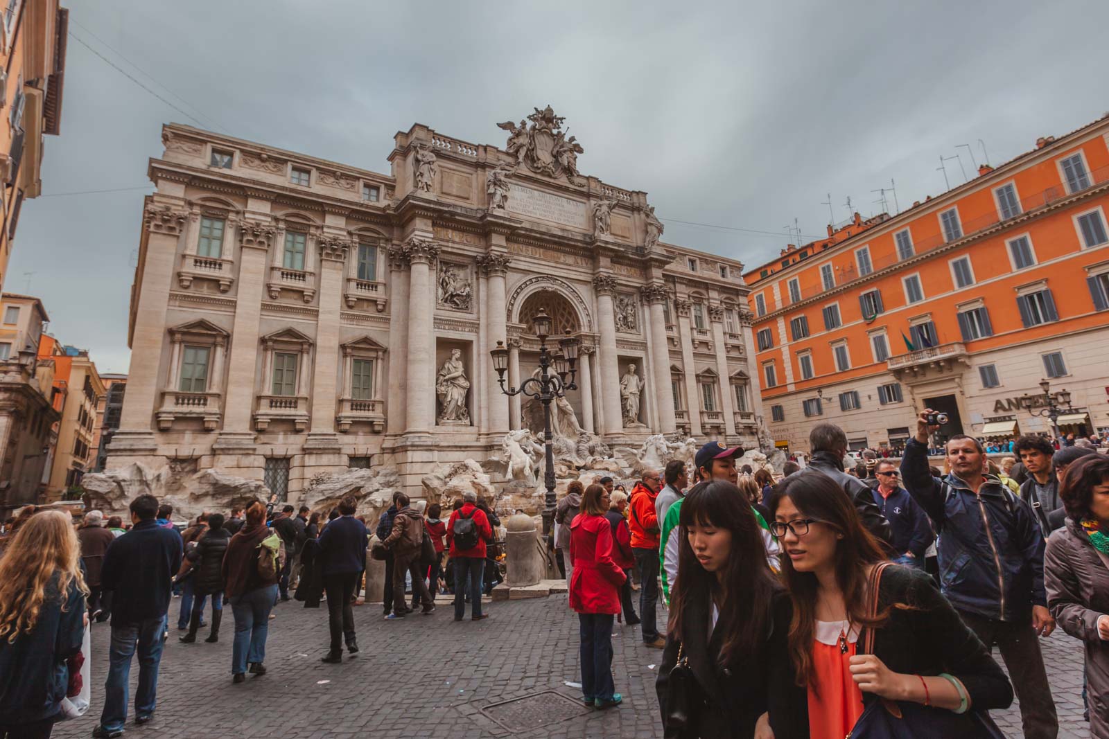 How to get around Rome Walking