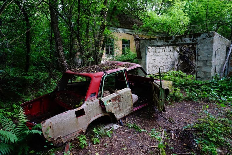 chernobyl pictures wrecked car