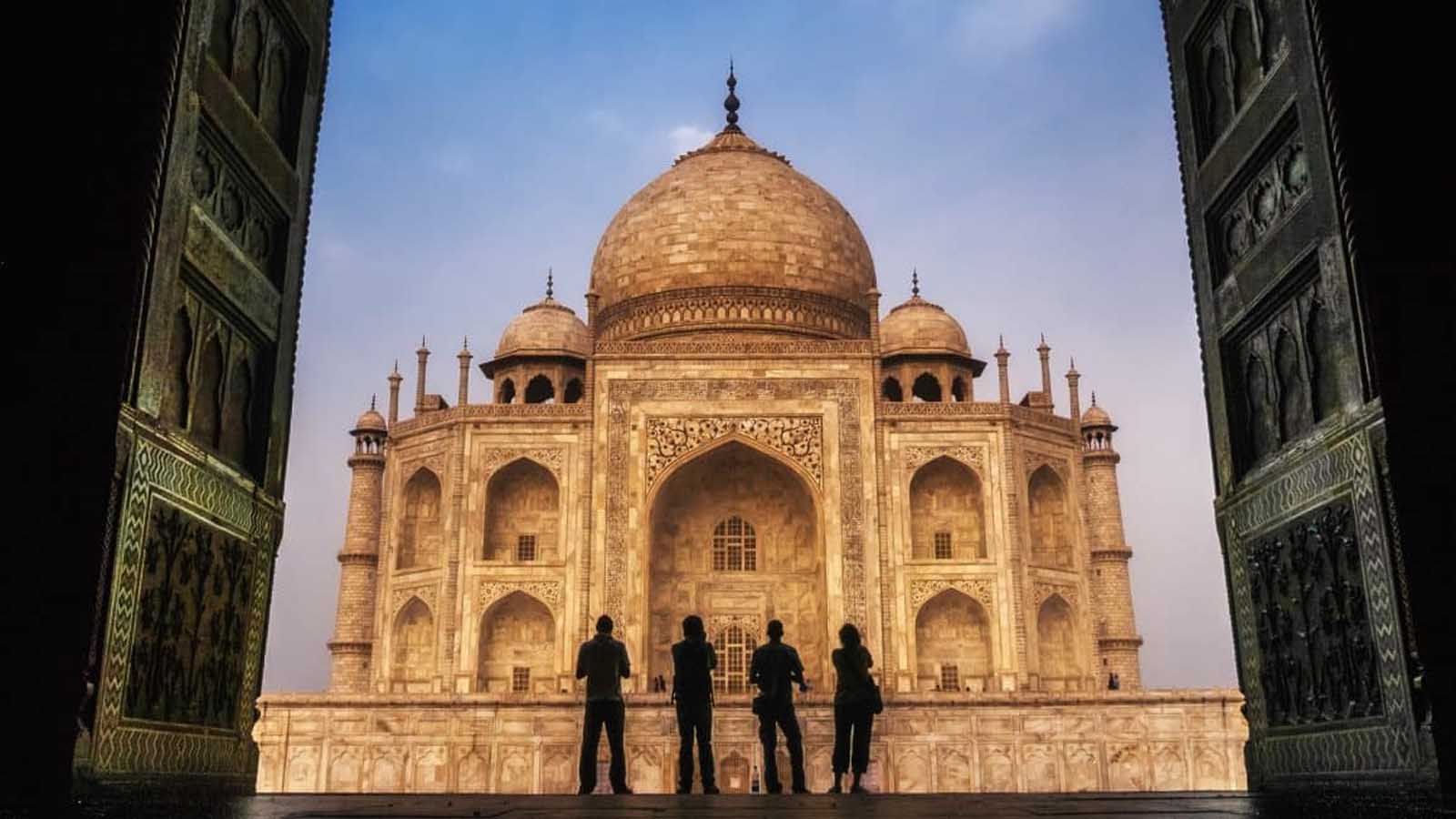 historical places taj mahal agra india